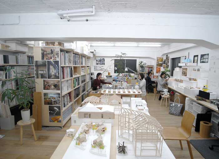 HIROSHI TOMIKAWA ARCHITECTS